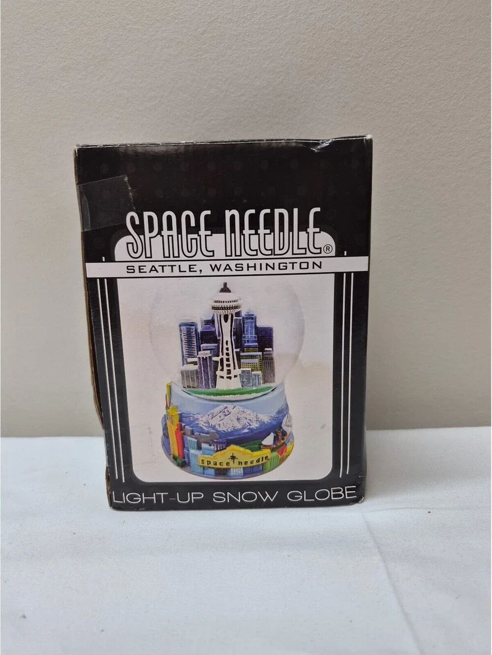 Space Needle Seattle Washington Light-Up Snow Globe Collectible J25